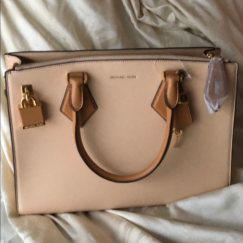 Michael Kors Casey Lg satchel